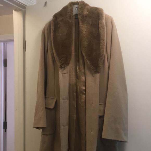 Tan faux fur trench coat 🧥 - Picture 6 of 6
